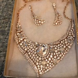 Women’s costume jewelry rhinestone necklace